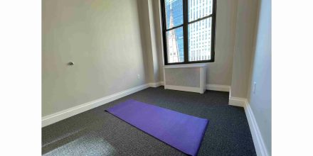 (18) Spacious office for body work on a mat